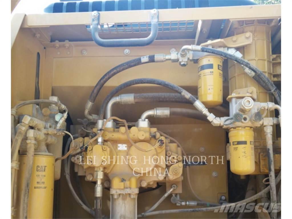 CAT 330D2L Pásové rýpadlá