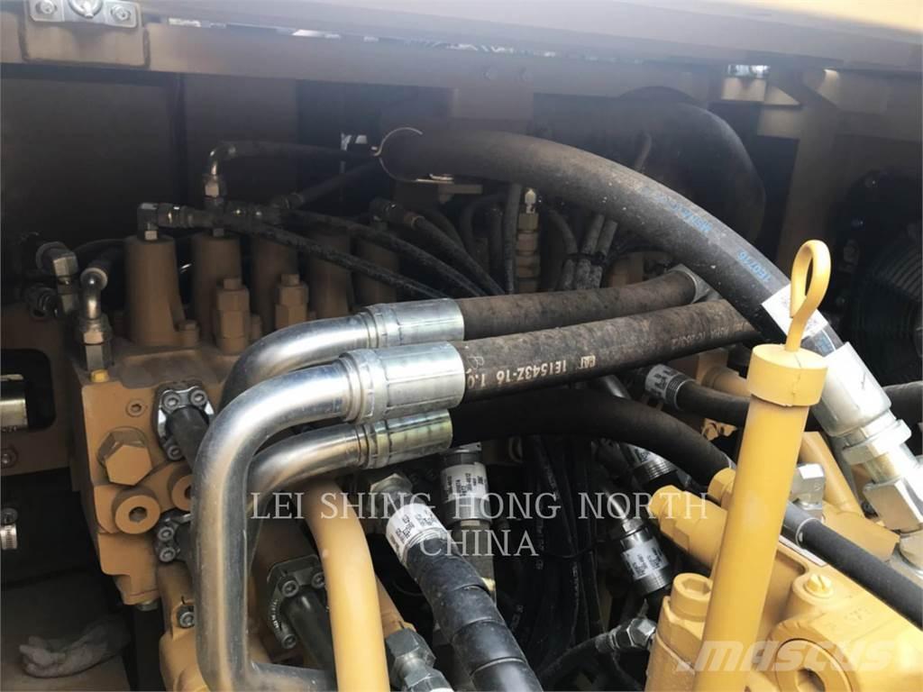 CAT 330D2L Pásové rýpadlá