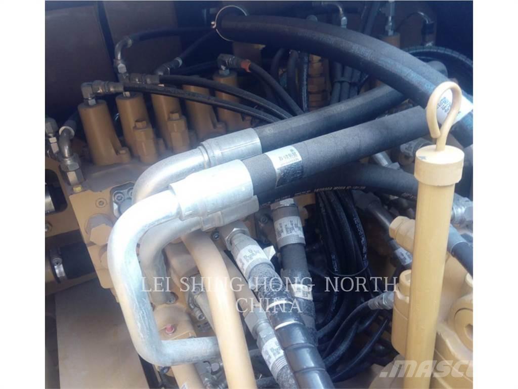 CAT 330D2L Pásové rýpadlá