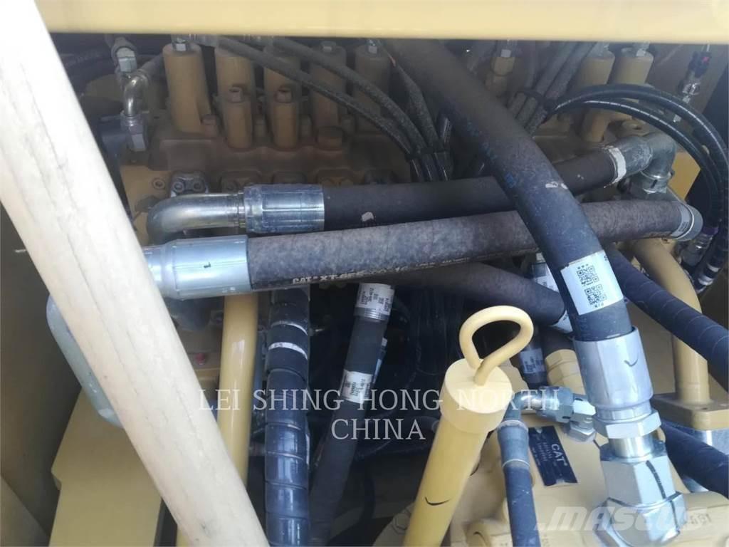 CAT 330D2L Pásové rýpadlá