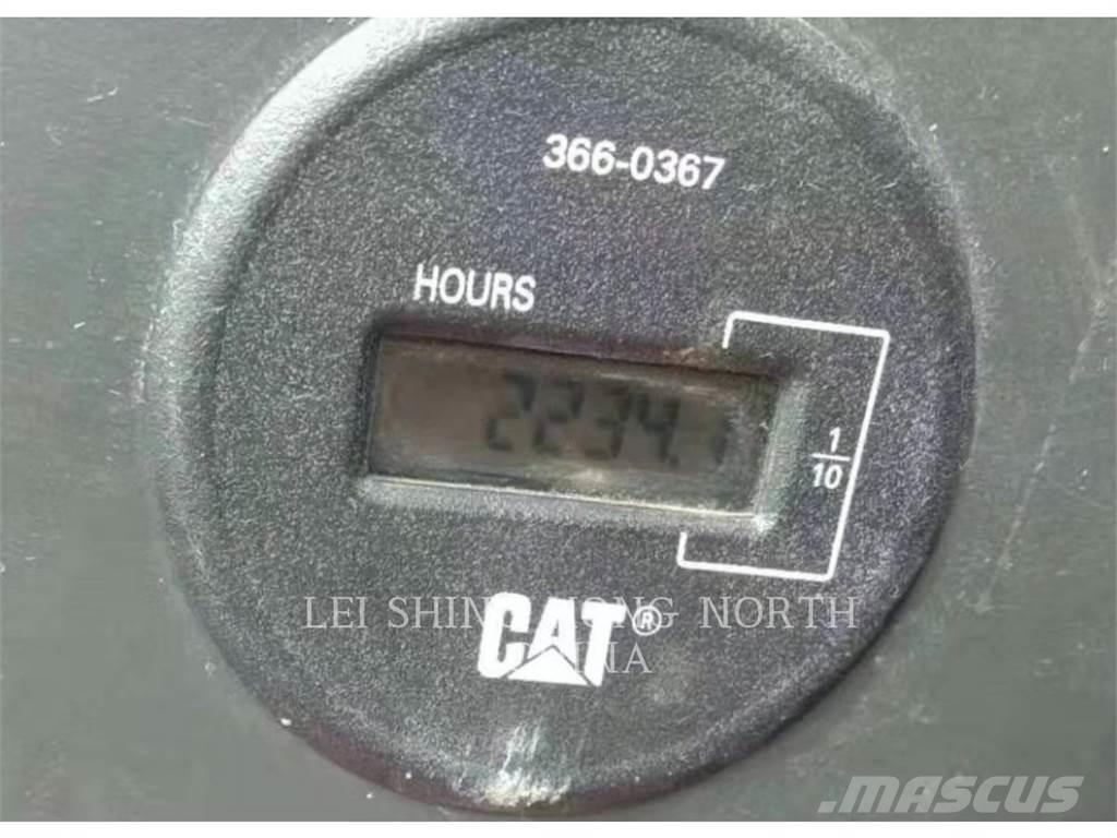 CAT 330D2L Pásové rýpadlá