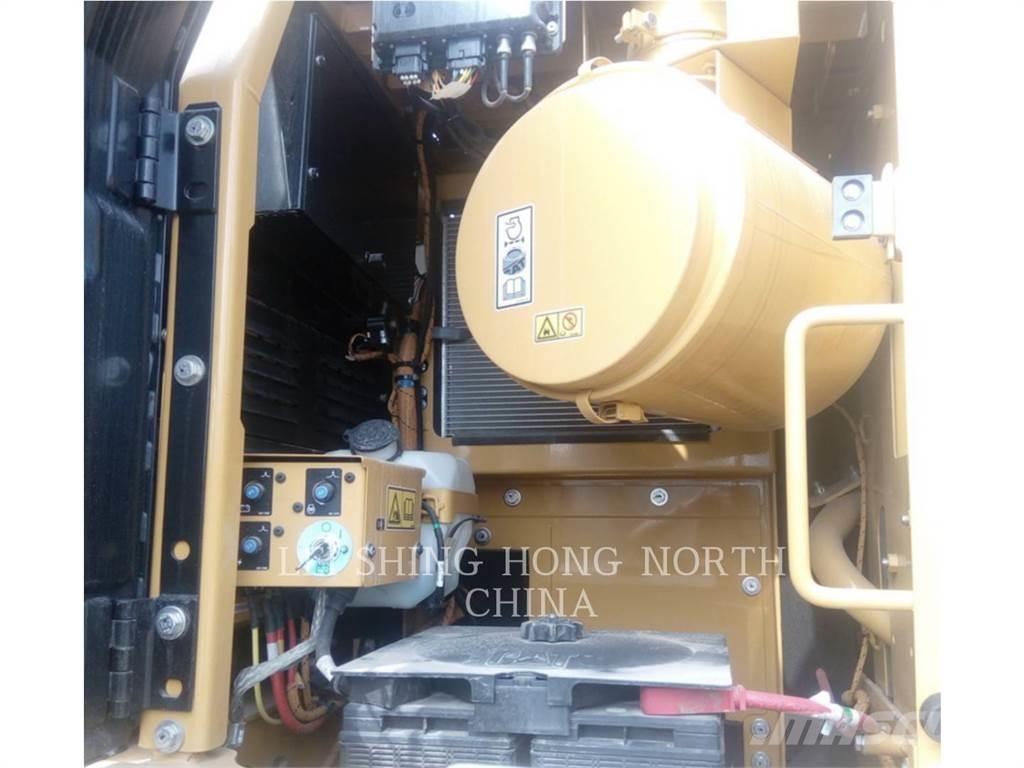 CAT 330D2L Pásové rýpadlá