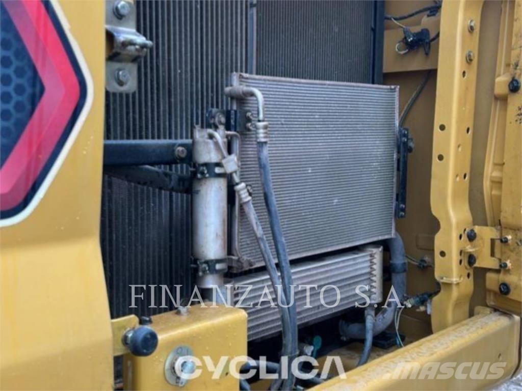 CAT 330GC Pásové rýpadlá