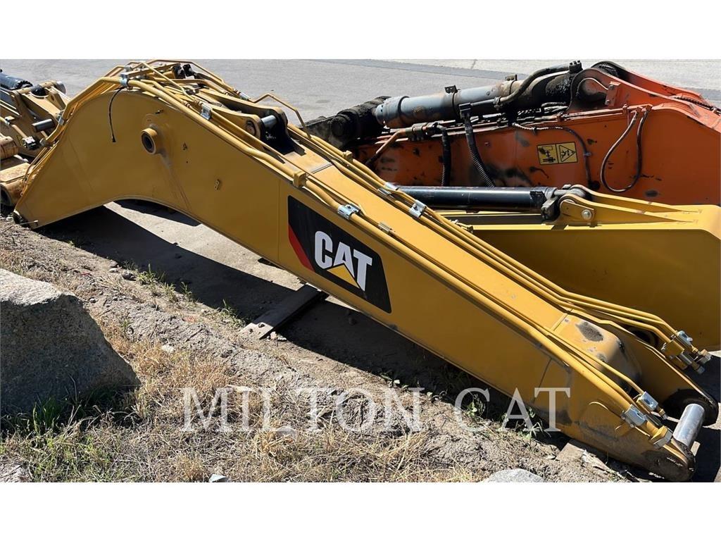 CAT 330GC REACH BOOM Kĺbové plošiny