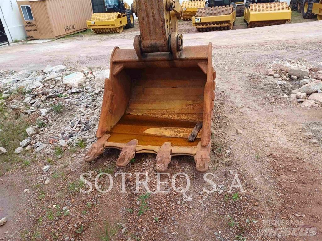 CAT 33607 Pásové rýpadlá