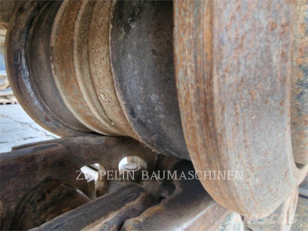 CAT 352-07A Pásové rýpadlá