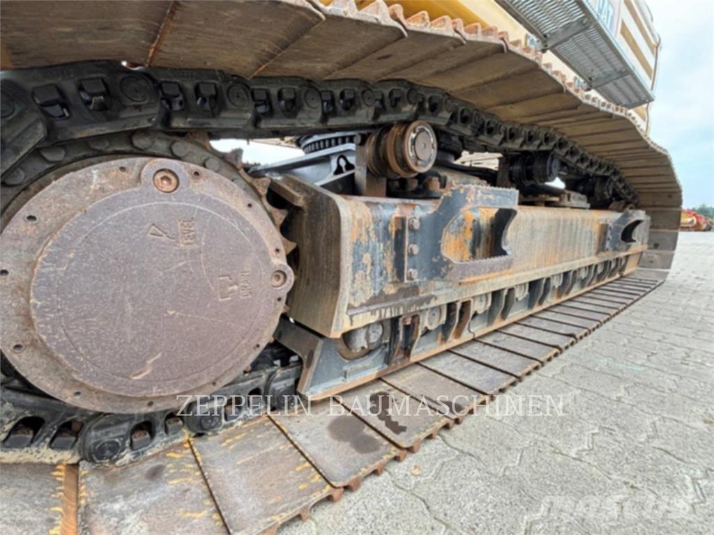 CAT 352-08 Pásové rýpadlá