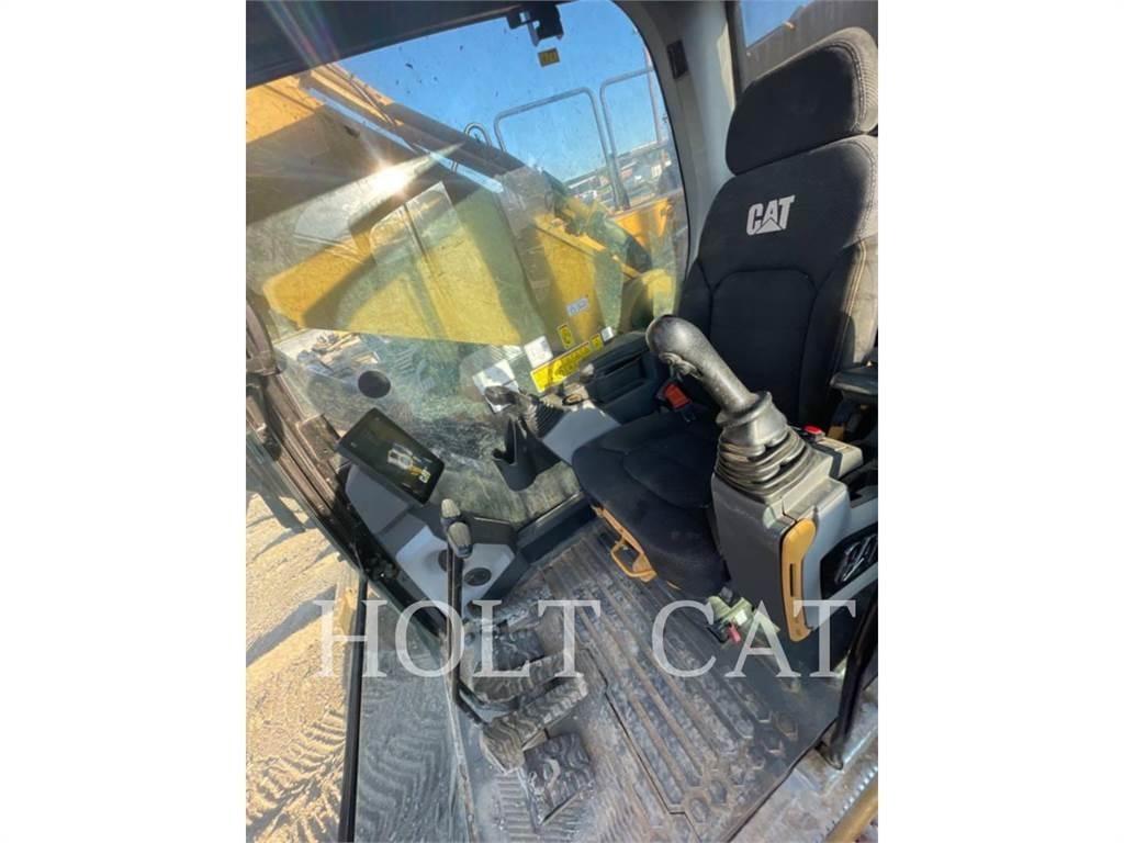 CAT 352 11 Pásové rýpadlá