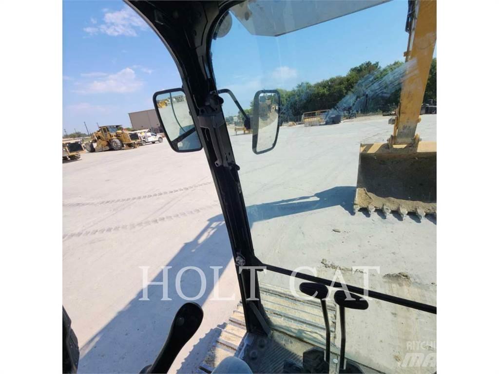 CAT 352 11 Pásové rýpadlá