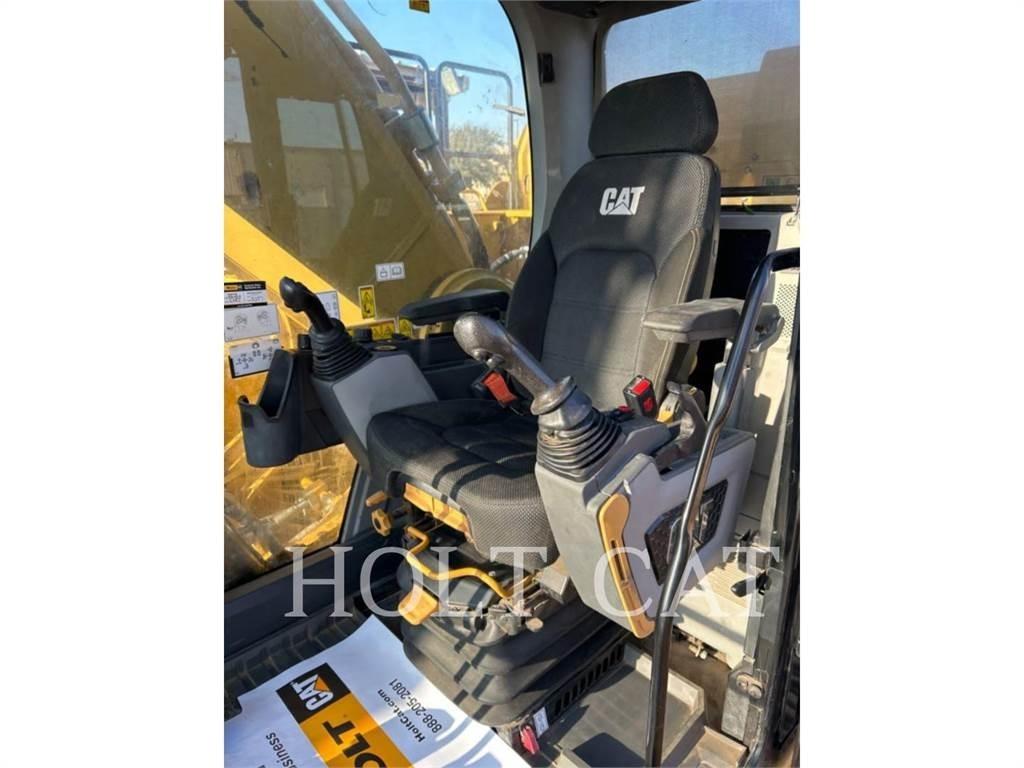 CAT 352 11 Pásové rýpadlá