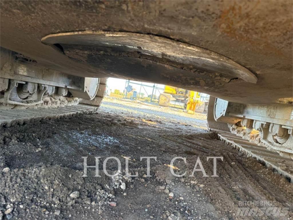 CAT 352 11 Pásové rýpadlá