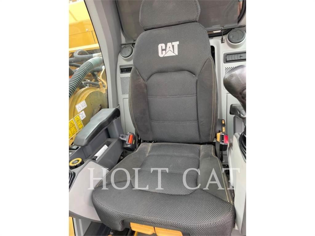 CAT 352 11 TC Pásové rýpadlá