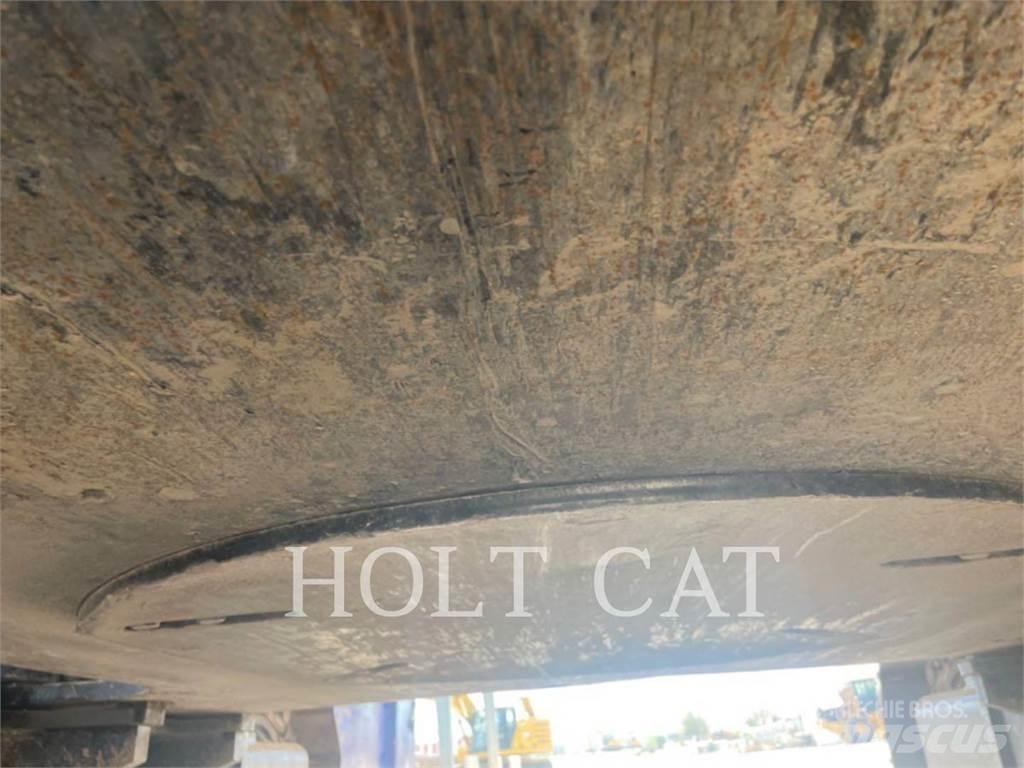 CAT 352 11 TC Pásové rýpadlá