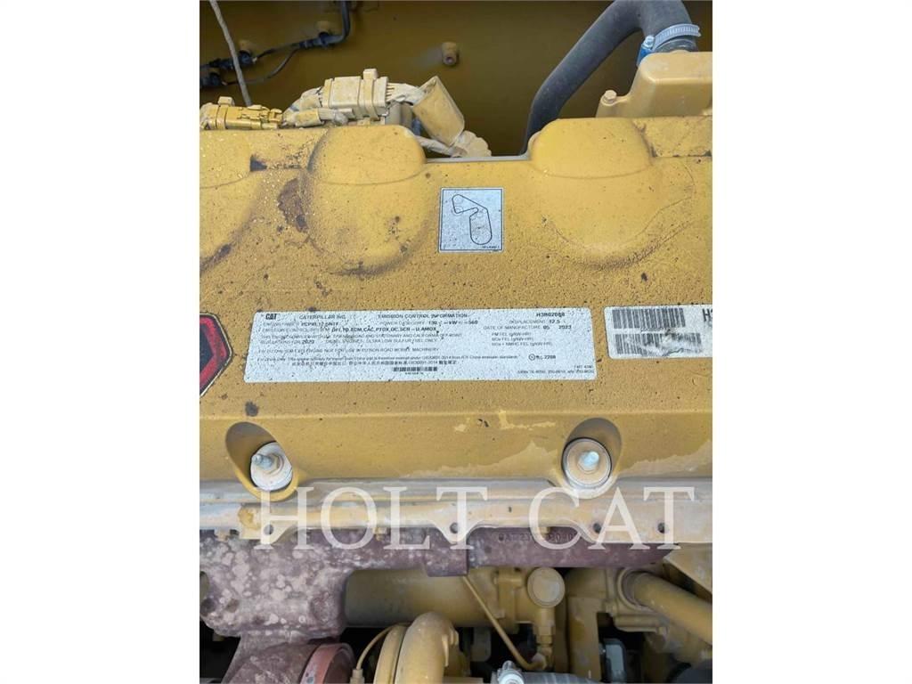 CAT 352 12 Pásové rýpadlá