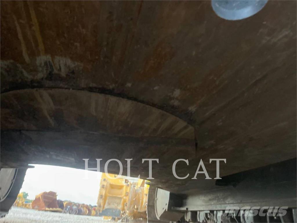 CAT 352 12 TC Pásové rýpadlá