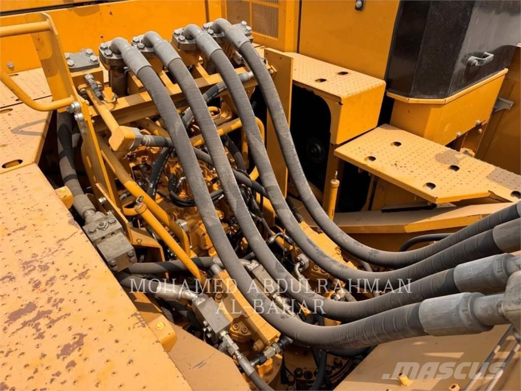 CAT 374 Pásové rýpadlá