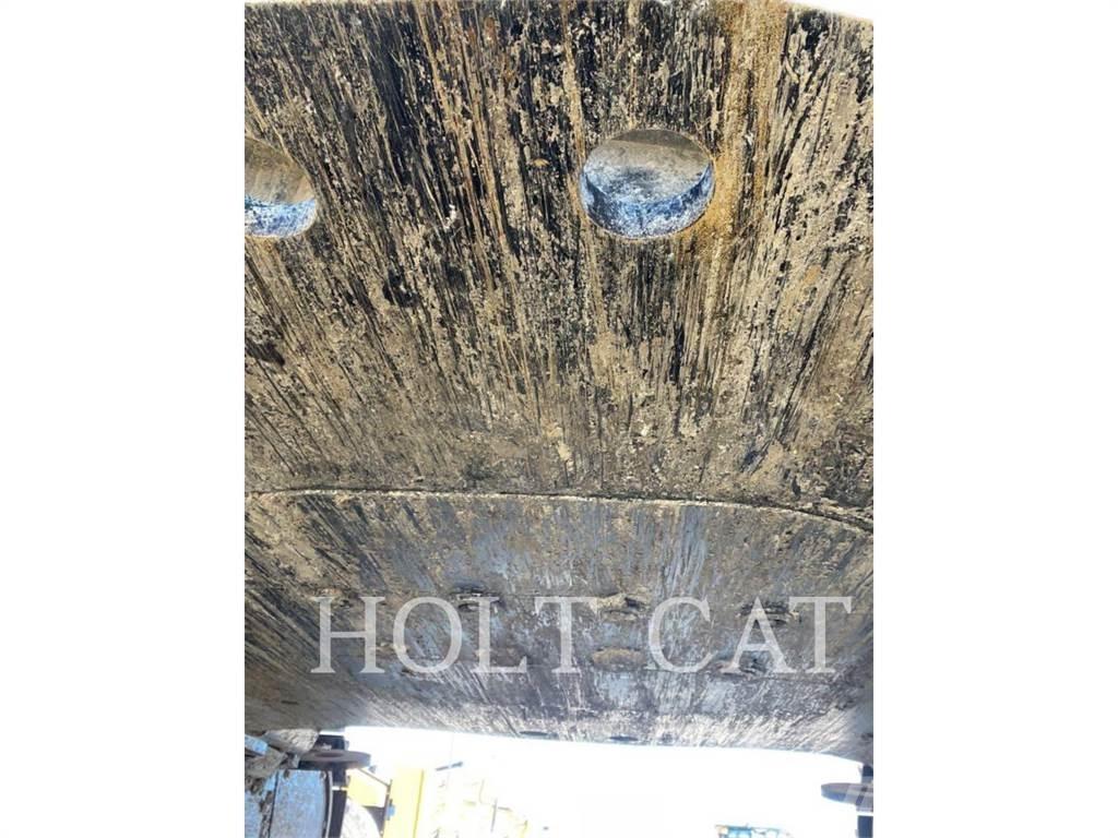 CAT 374 Pásové rýpadlá