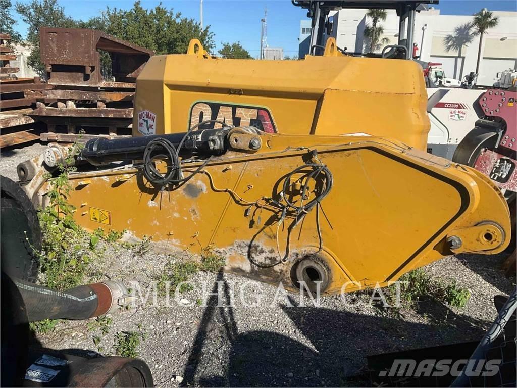 CAT 374 QZ1 Pásové rýpadlá