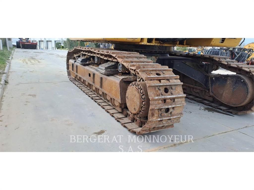CAT 374D Pásové rýpadlá