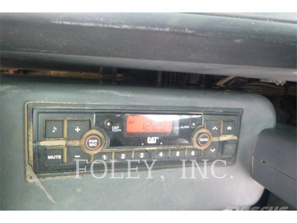 CAT 374DL Pásové rýpadlá