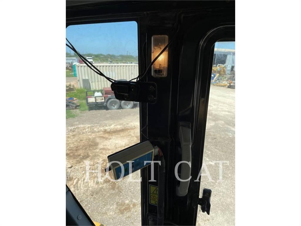 CAT 374FL Pásové rýpadlá