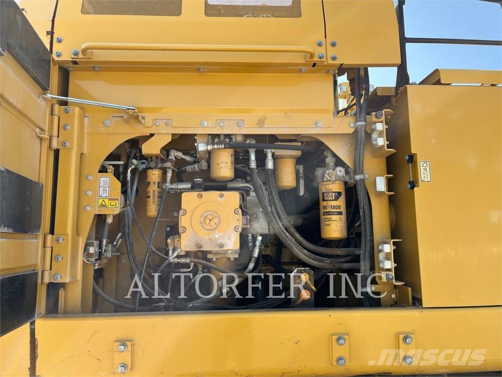 CAT 374FL Pásové rýpadlá