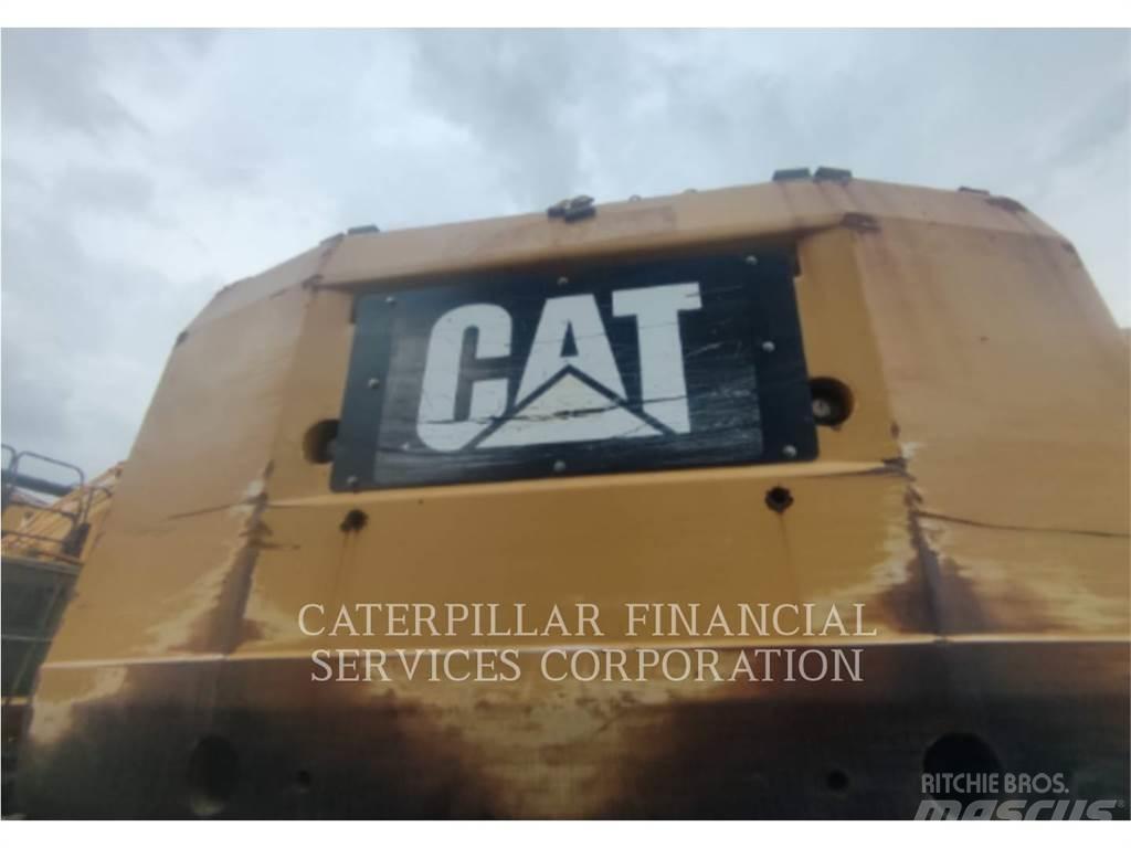 CAT 390F Pásové rýpadlá