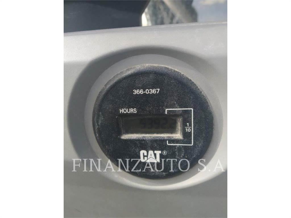 CAT 390F Pásové rýpadlá