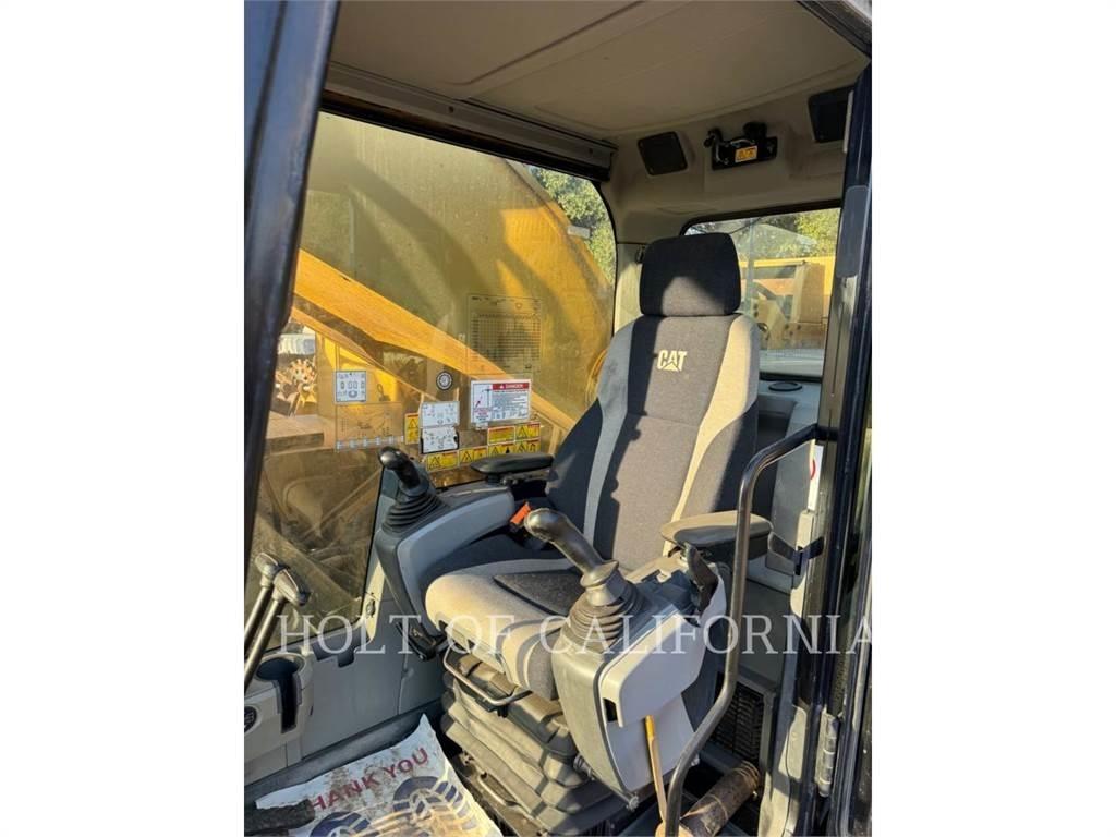 CAT 390FL Pásové rýpadlá