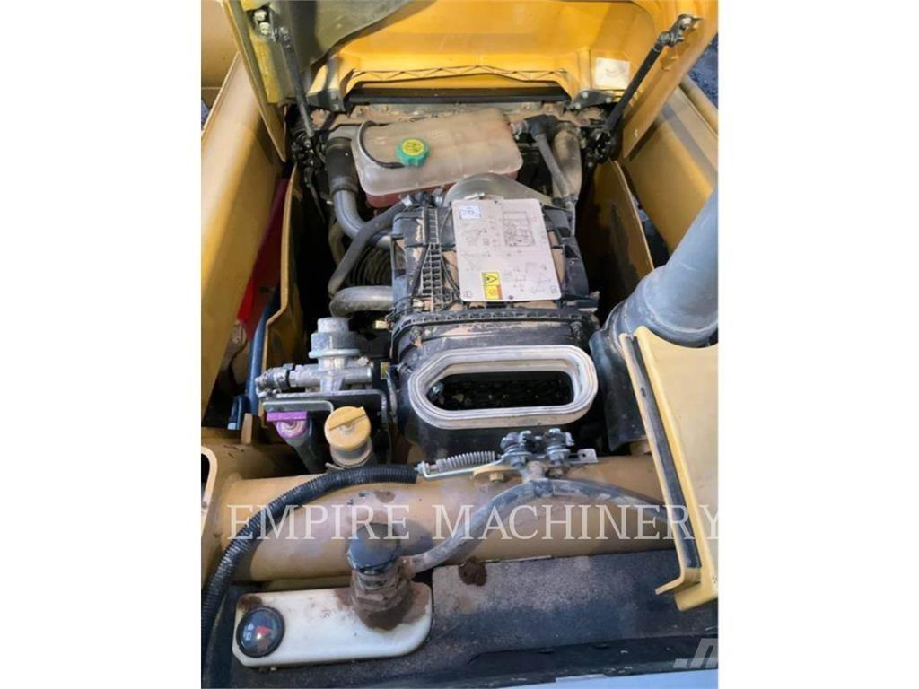 CAT 415F2 IL Kolesové nakladače