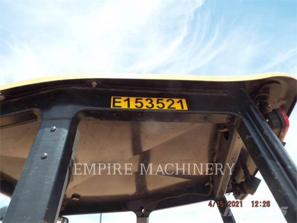 CAT 415F2 IL Kolesové nakladače