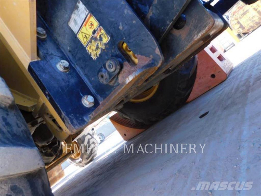 CAT 415F2 IL Kolesové nakladače