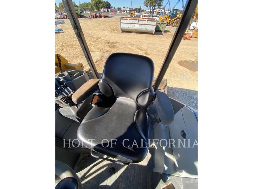 CAT 415IL Kolesové nakladače