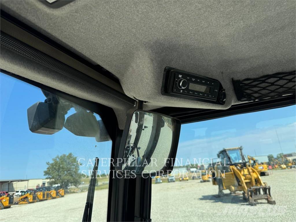 CAT 42007 Rýpadlo-nakladače