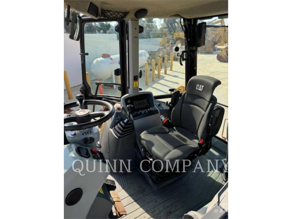 CAT 42007 Rýpadlo-nakladače