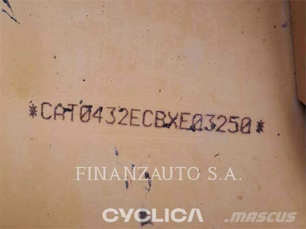 CAT 432F Rýpadlo-nakladače