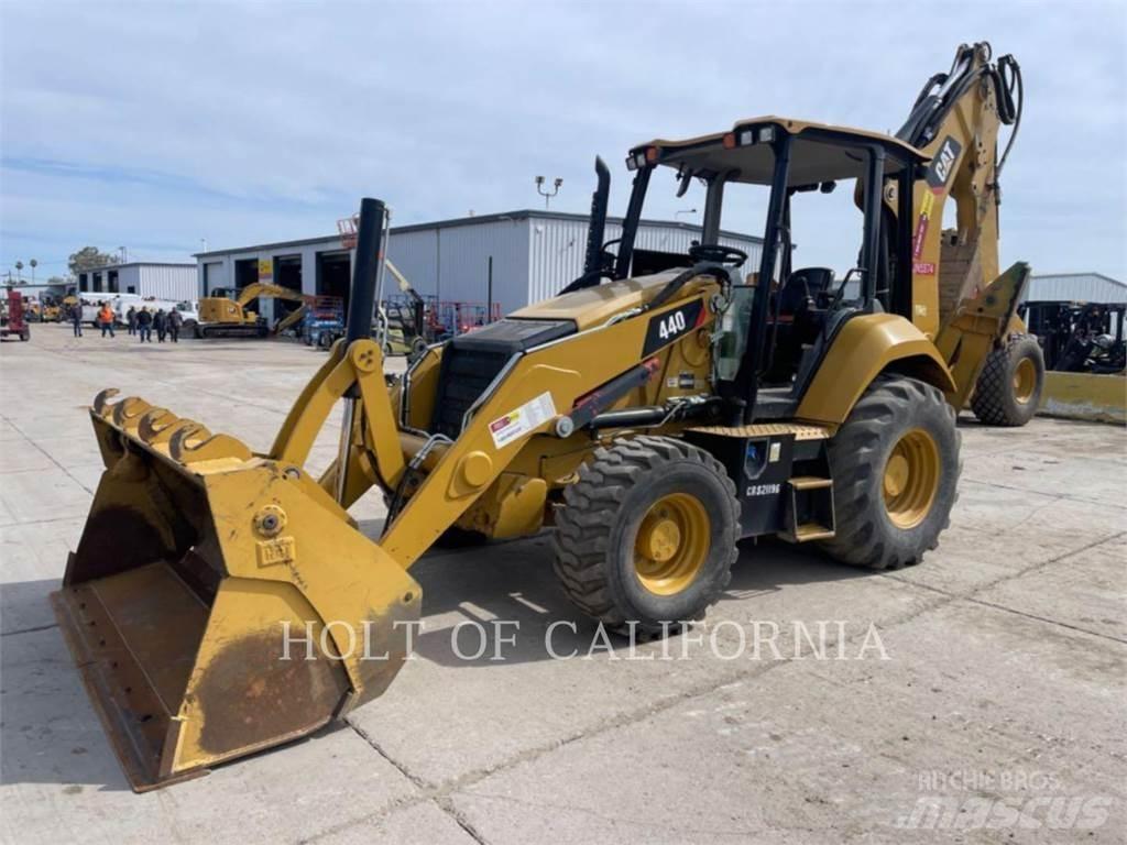 CAT 440 Rýpadlo-nakladače