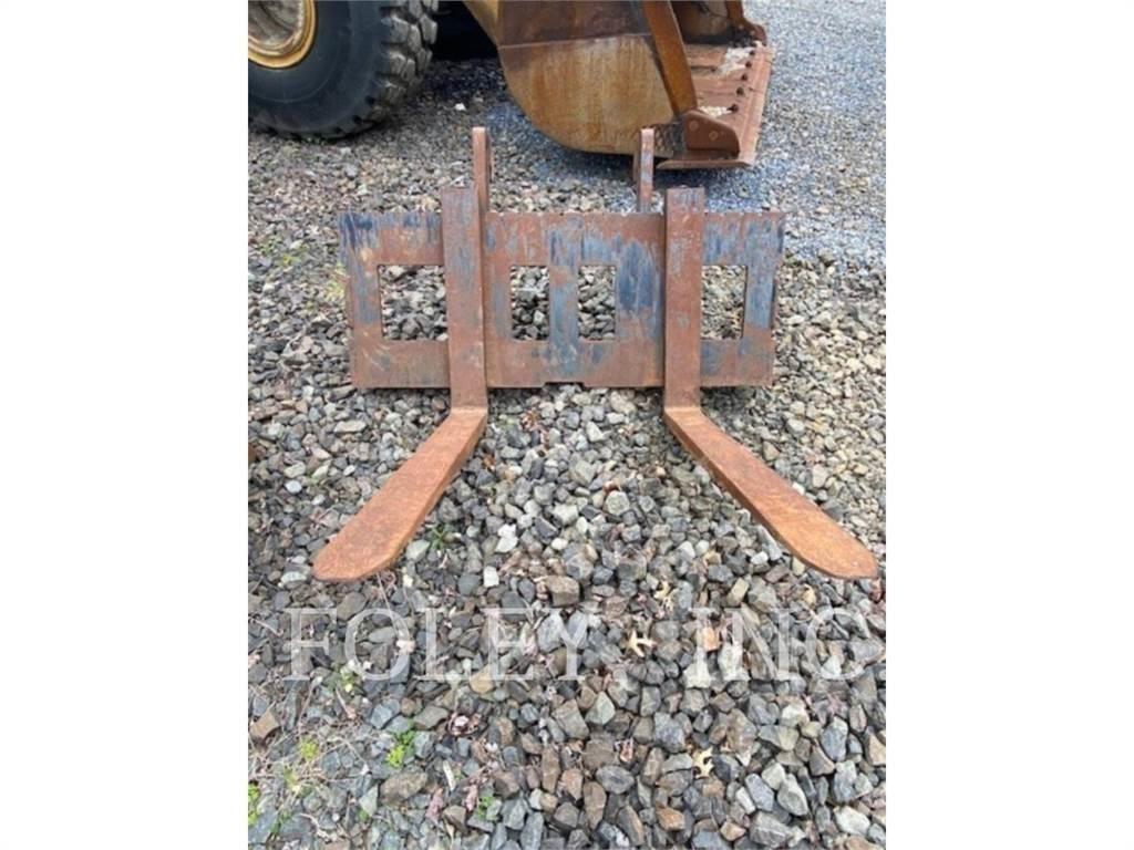 CAT 48 PALLET FORKS Vidlica