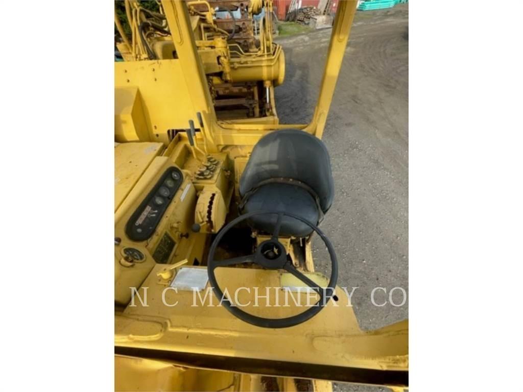 CAT 615 Skrejpre
