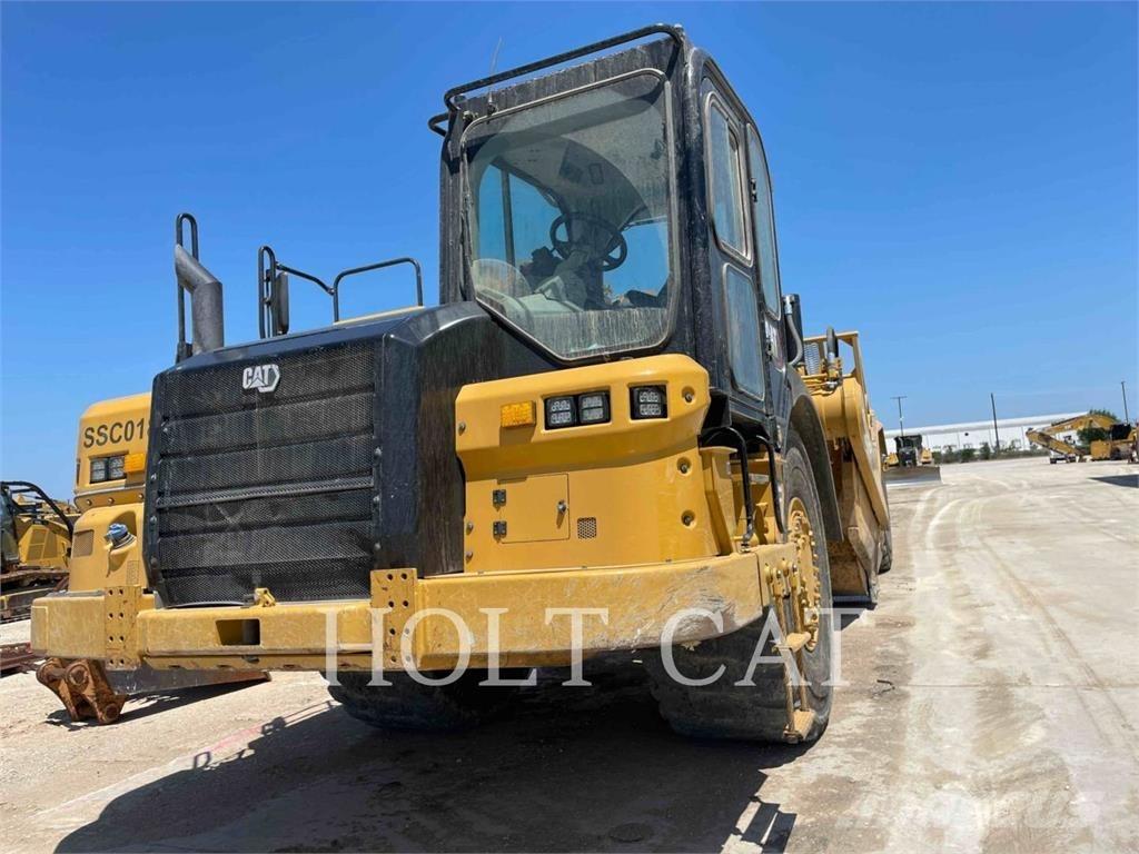 CAT 621 Skrejpre