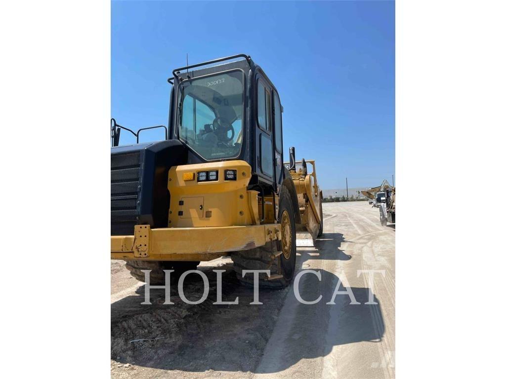 CAT 621 Skrejpre