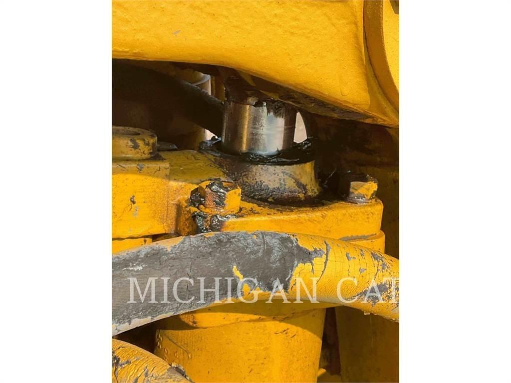 CAT 621B Skrejpre