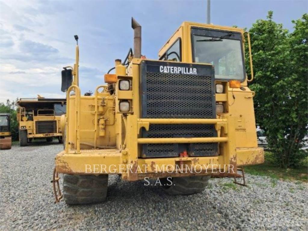 CAT 621F Skrejpre
