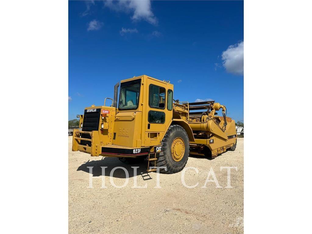 CAT 623F Skrejpre