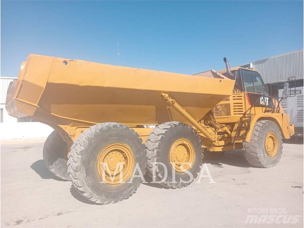 CAT 725 Kĺbové nákladné autá