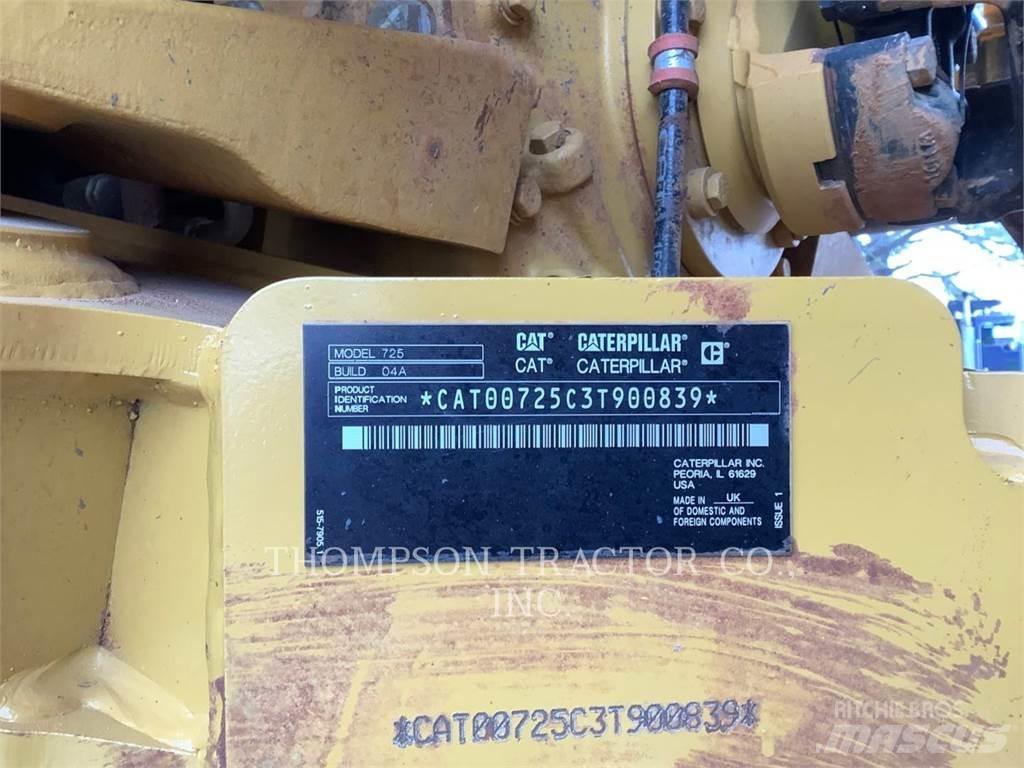 CAT 725 Kĺbové nákladné autá