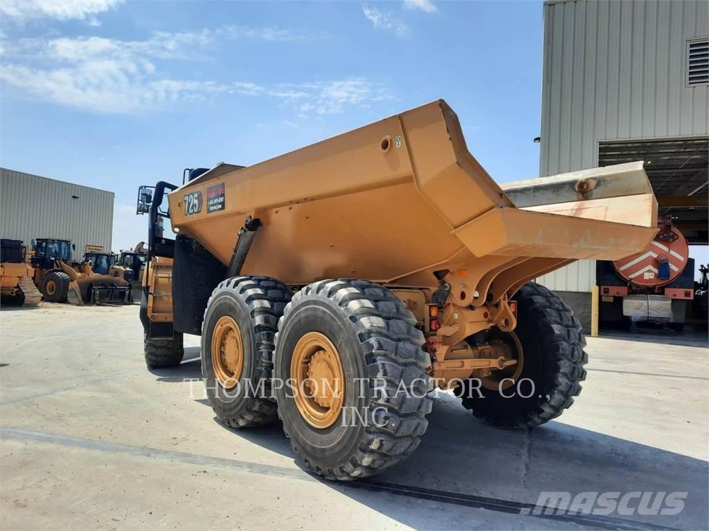 CAT 725 Kĺbové nákladné autá
