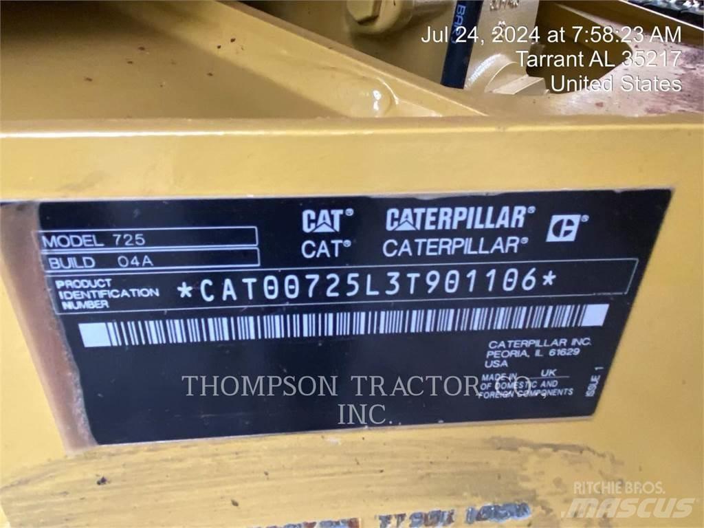 CAT 725 Kĺbové nákladné autá