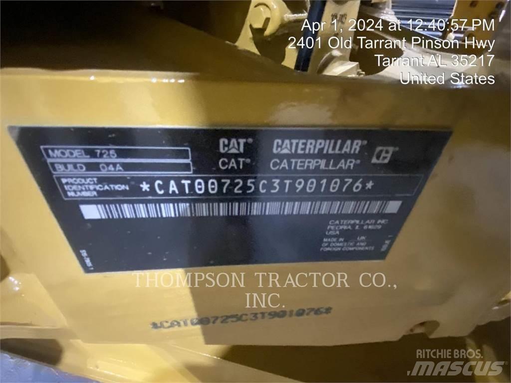 CAT 725 Kĺbové nákladné autá