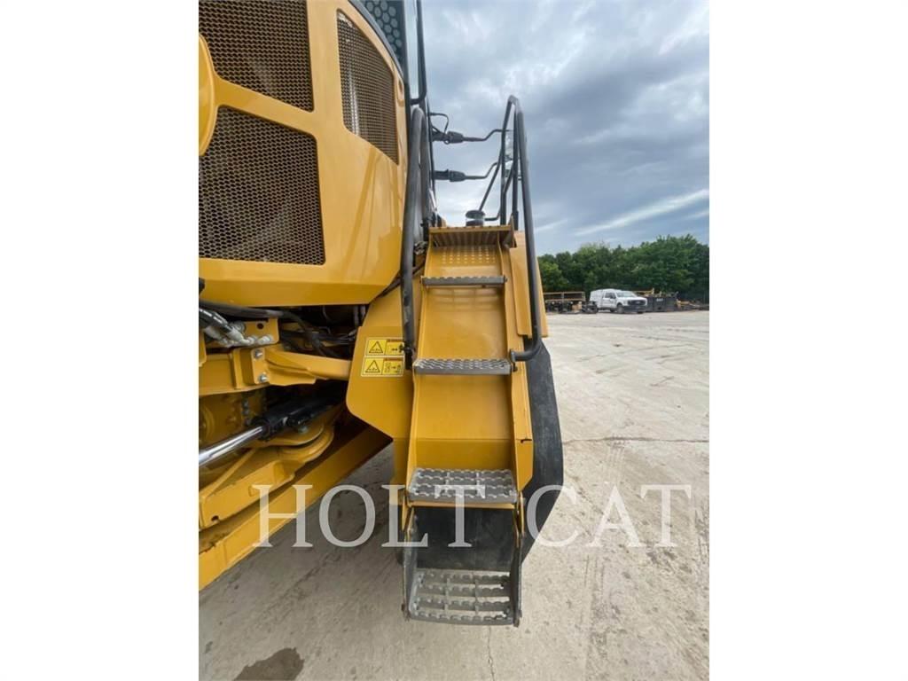 CAT 725 Kĺbové nákladné autá